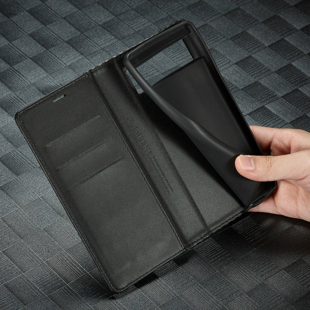 Google Pixel 8/ 8 Pro/ 7/ 7 Pro - Kohlefaser Flip Lederoptik Hülle mit Magnetischer Abdeckung und Kartenfach - Top Hüllen
